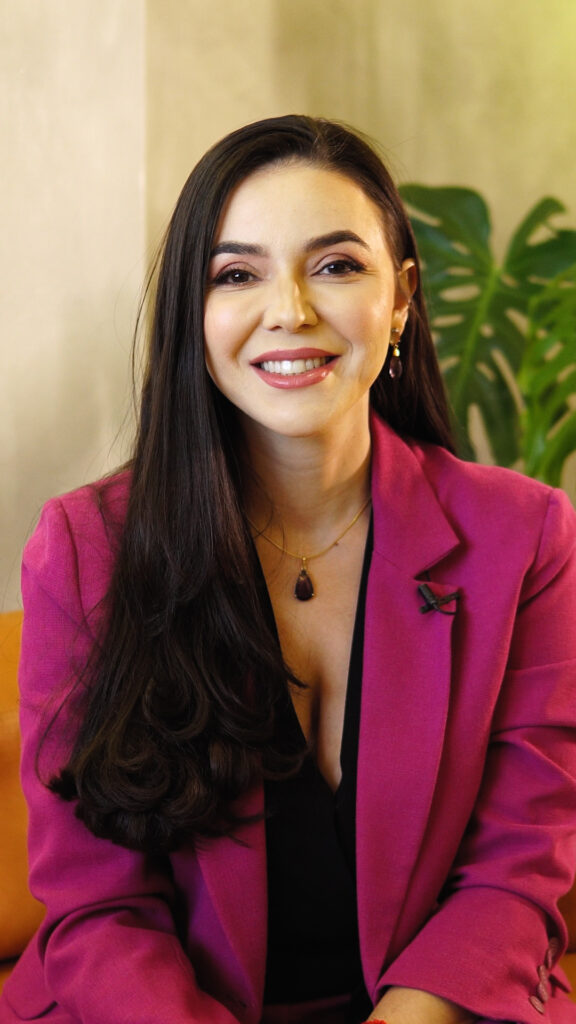 2- Dra. Daniela Menezes 